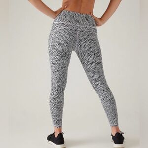 Athleta Ultimate Stash Textured 7/8 Legging